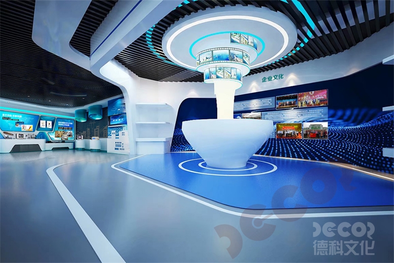 展覽館設計中如何考慮觀眾的多感官體驗，提供豐富的展品呈現方式？